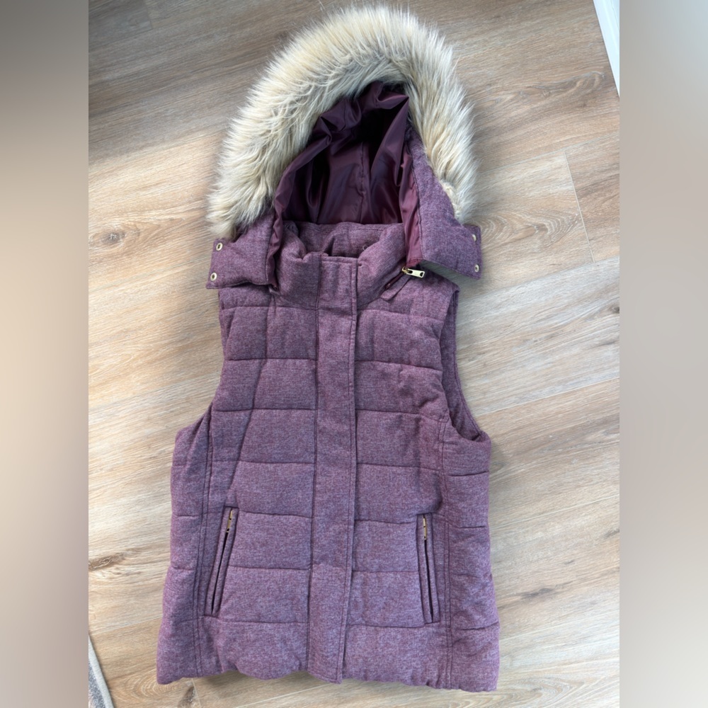 ❤️ Banana Republic Maroon Puffer Vest with Faux Fur Hood